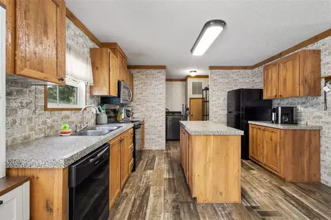 Kitchen - 7650 NE 105th Ave, Bronson, FL 32621 photo 3 of 4