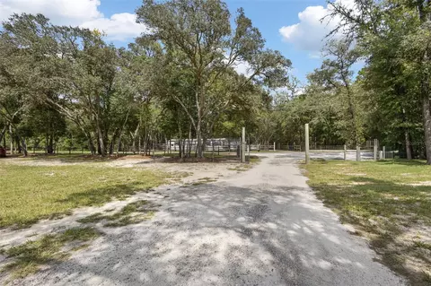 Exterior - 7650 NE 105th Ave, Bronson, FL 32621 photo 7 of 7