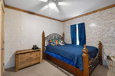 Bedroom - 7650 NE 105th Ave, Bronson, FL 32621 photo 8 of 9