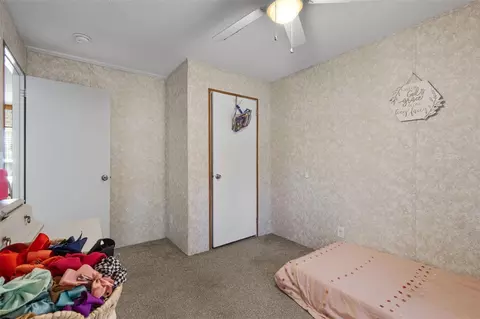 Bedroom - 7650 NE 105th Ave, Bronson, FL 32621 photo 5 of 9
