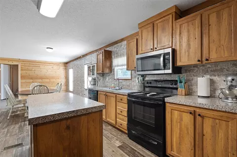 Kitchen - 7650 NE 105th Ave, Bronson, FL 32621 photo 2 of 4
