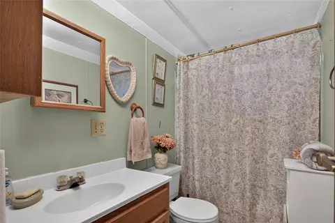 Bath - 304 Colgate Loop, Fort White, FL 32038 photo 2 of 2