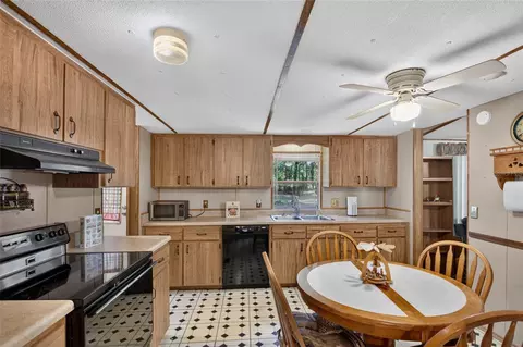 Kitchen - 304 Colgate Loop, Fort White, FL 32038 photo 1 of 2