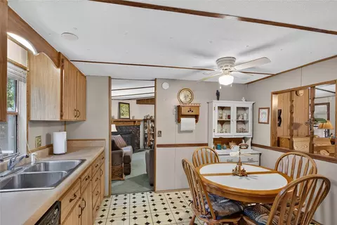 Kitchen - 304 Colgate Loop, Fort White, FL 32038 photo 2 of 2