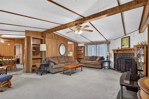 Living - 304 Colgate Loop, Fort White, FL 32038 photo 2 of 4