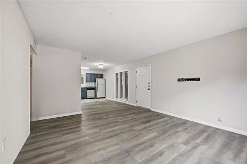 Living - 507 NW 39th Rd #122, Gainesville, FL 32607 photo 3 of 4