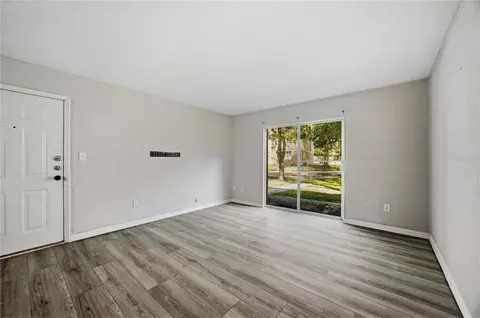 Living - 507 NW 39th Rd #122, Gainesville, FL 32607 photo 2 of 4