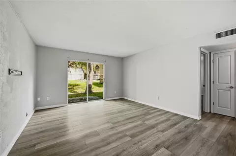 Living - 507 NW 39th Rd #122, Gainesville, FL 32607 photo 1 of 4