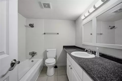Bath - 507 NW 39th Rd #122, Gainesville, FL 32607 photo 2 of 2