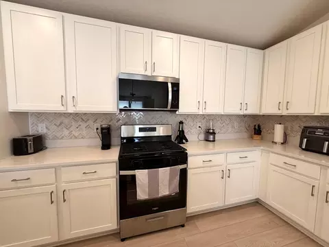 Kitchen - 354 Boulder Ln, Saint Johns, FL 32259 photo 3 of 4