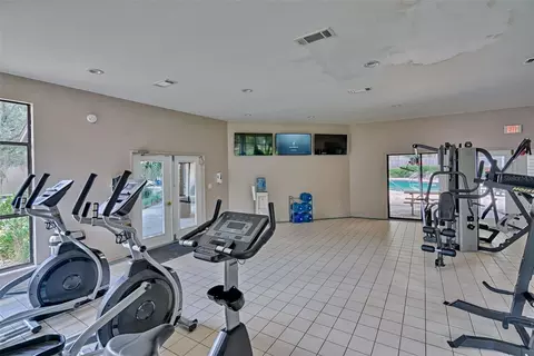 Exterior - 83 SE 16th Ave #E202, Gainesville, FL 32601 photo 2 of 4