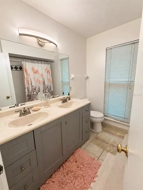 Bath - 731 NW 37th St, Gainesville, FL 32607 photo 3 of 4