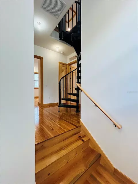 Entry Way - 294 NW 12th Ave, Gainesville, FL 32601 photo 5 of 11