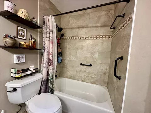Bath - 8614 SW 1st Ave, Gainesville, FL 32607 photo 3 of 6