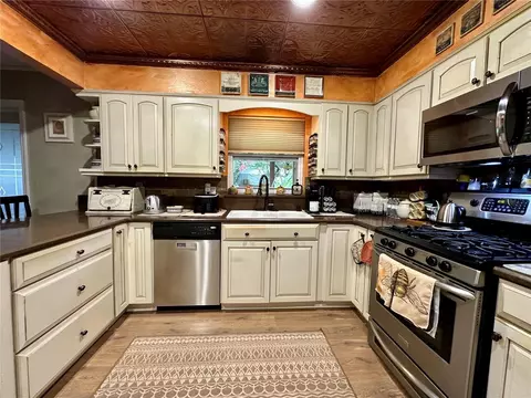 Kitchen - 8614 SW 1st Ave, Gainesville, FL 32607 photo 1 of 5