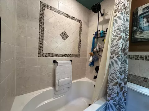 Bath - 8614 SW 1st Ave, Gainesville, FL 32607 photo 5 of 6