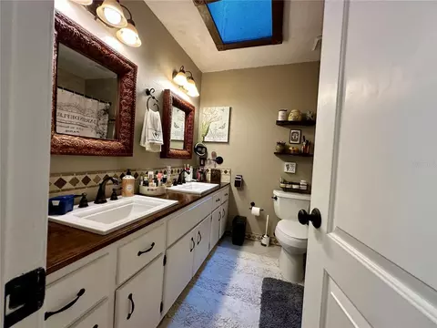 Bath - 8614 SW 1st Ave, Gainesville, FL 32607 photo 1 of 6