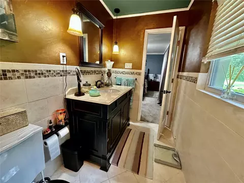 Bath - 8614 SW 1st Ave, Gainesville, FL 32607 photo 6 of 6