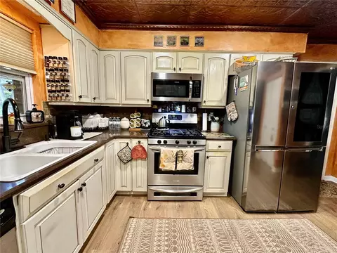 Kitchen - 8614 SW 1st Ave, Gainesville, FL 32607 photo 2 of 5
