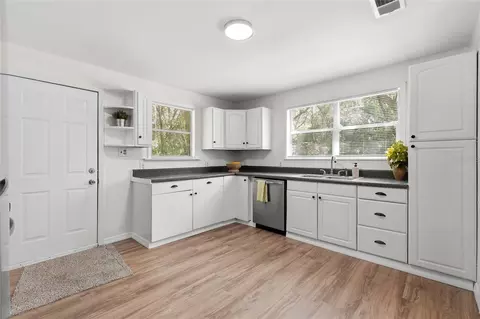Kitchen - 924 Maltas Ave, Interlachen, FL 32148 photo 2 of 4