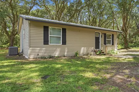 Exterior - 924 Maltas Ave, Interlachen, FL 32148 photo 1 of 2