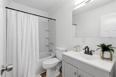 Bath - 924 Maltas Ave, Interlachen, FL 32148 photo 1 of 1
