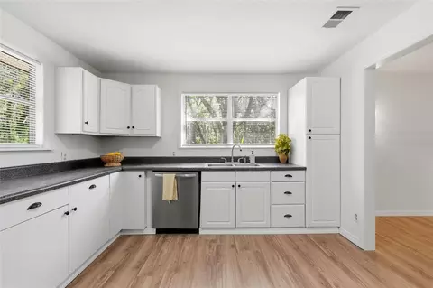 Kitchen - 924 Maltas Ave, Interlachen, FL 32148 photo 3 of 4