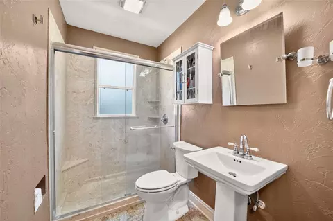 Bath - 1139 NE 8th St, Ocala, FL 34470 photo 1 of 1