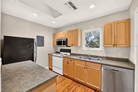 Kitchen - 1139 NE 8th St, Ocala, FL 34470 photo 2 of 6