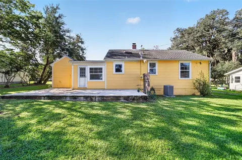 Exterior - 1139 NE 8th St, Ocala, FL 34470 photo 3 of 6