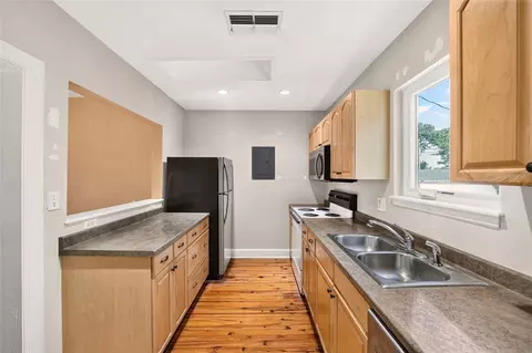 Kitchen - 1139 NE 8th St, Ocala, FL 34470 photo 3 of 6