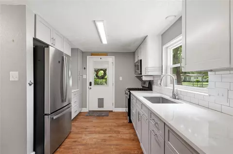 Kitchen - 18467 NW 57th Ct, Reddick, FL 32686 photo 2 of 4