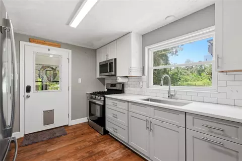 Kitchen - 18467 NW 57th Ct, Reddick, FL 32686 photo 1 of 4