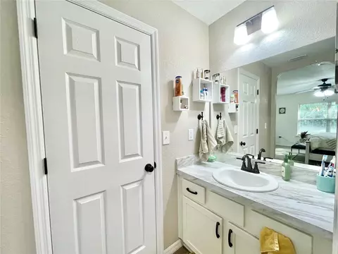 Bath - 121 NW 5th Pl, Williston, FL 32696 photo 2 of 5