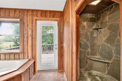Bath - 5151 NE 124th Ter, Williston, FL 32696 photo 3 of 6