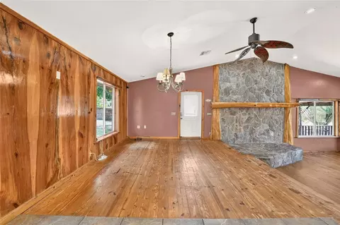 Living - 5151 NE 124th Ter, Williston, FL 32696 photo 4 of 6
