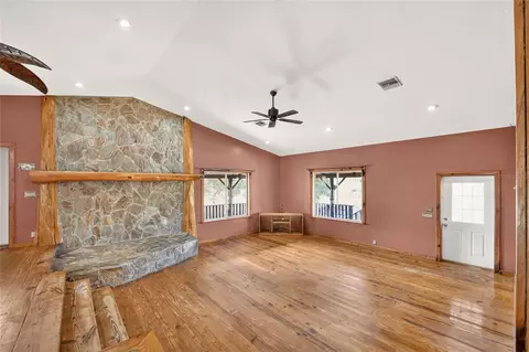 Living - 5151 NE 124th Ter, Williston, FL 32696 photo 3 of 6