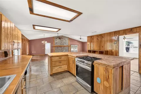 Kitchen - 5151 NE 124th Ter, Williston, FL 32696 photo 3 of 5