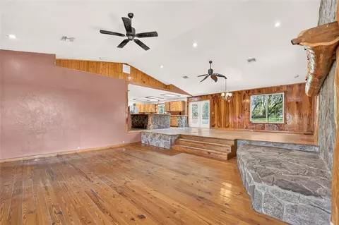 Living - 5151 NE 124th Ter, Williston, FL 32696 photo 2 of 6