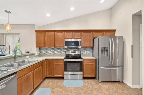 Kitchen - 118 Garnet Pl, Interlachen, FL 32148 photo 2 of 4