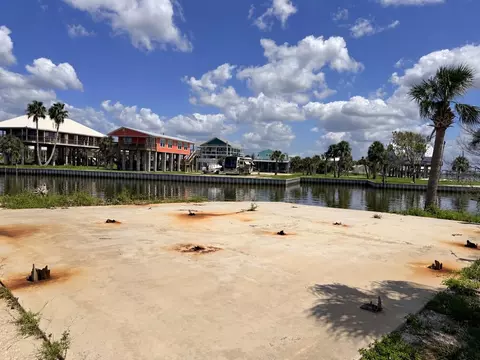 26 9th St, Horseshoe Beach, FL 32648