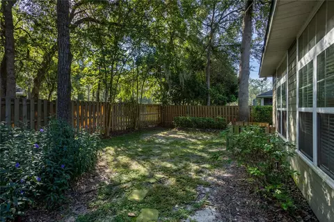 Exterior - 915 SW 86th Way, Gainesville, FL 32607 photo 14 of 16