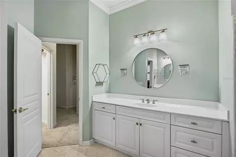 Bath - 915 SW 86th Way, Gainesville, FL 32607 photo 3 of 5