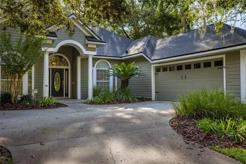 Exterior - 915 SW 86th Way, Gainesville, FL 32607 photo 4 of 16