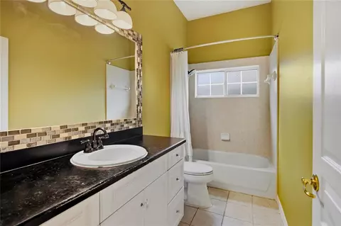 Bath - 915 SW 86th Way, Gainesville, FL 32607 photo 5 of 5