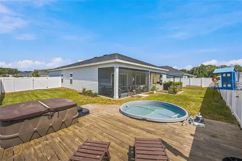 Exterior - 551 NW 4th Pl, Williston, FL 32696 photo 7 of 8