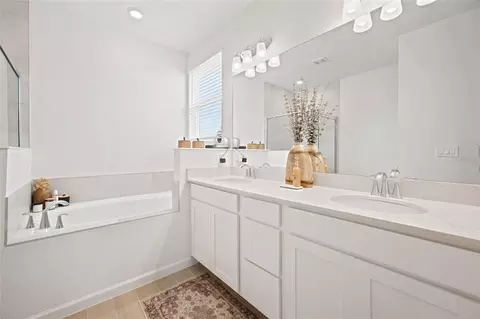 Bath - 551 NW 4th Pl, Williston, FL 32696 photo 2 of 4