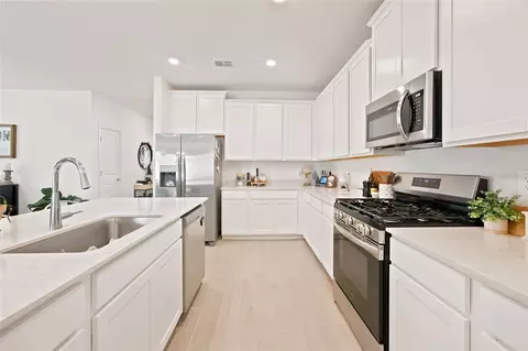 Kitchen - 551 NW 4th Pl, Williston, FL 32696 photo 4 of 5