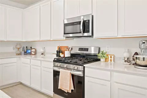 Kitchen - 551 NW 4th Pl, Williston, FL 32696 photo 3 of 5
