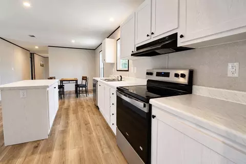 Kitchen - 419 Lily Trl, Interlachen, FL 32148 photo 5 of 5